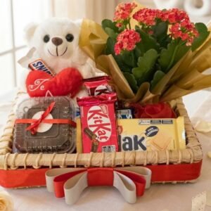 Cesta chocolate com flor e ursinho na bandeja