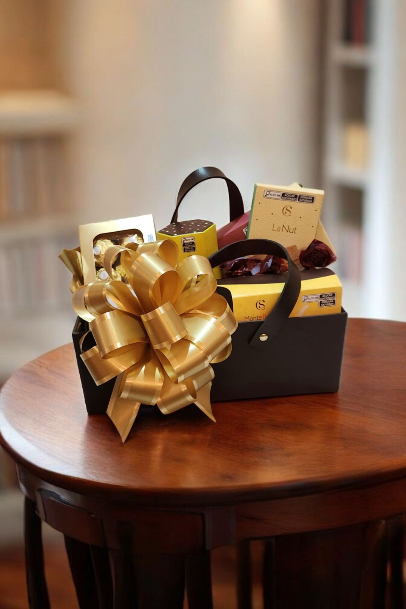 Cesta maleta chocolates finos