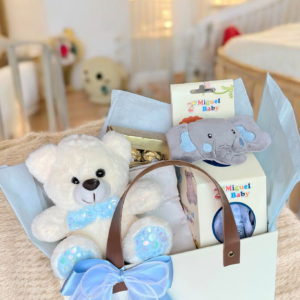 Cesta maleta boas vindas com ursinho